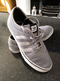 black adidas trainers size 9